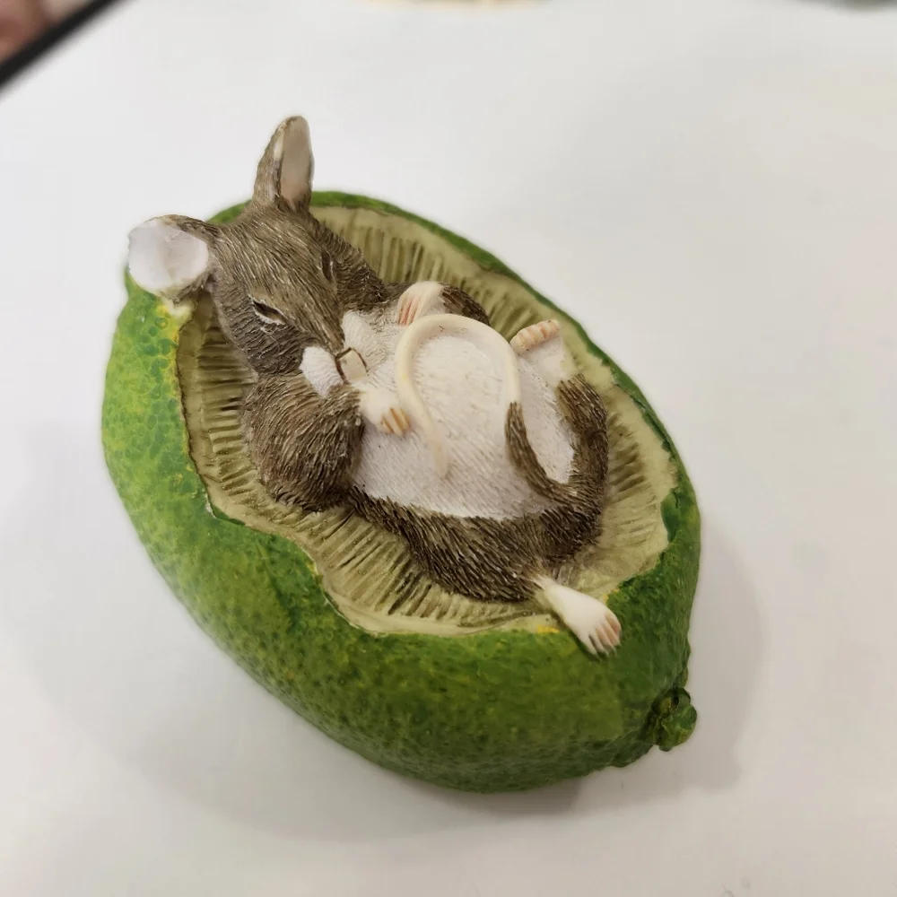 After the party mouse asleep in a lime resin figurine - Picture 1 of 6